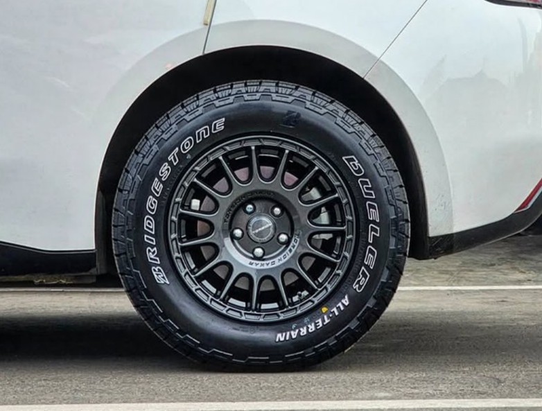 Ganti Ban Mobil Listrik dengan Ban Biasa, Apa Risikonya?