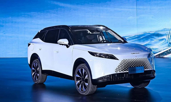 OMODA O7 Buka Era Baru Mobil Pintar dengan Teknologi Parkir Otomatis Terdepan