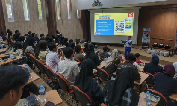 Astra Honda Ajak Ribuan Mahasiswa Kampanye “Di Jalan Fokus, Kuliah Mulus” Demi Keselamatan Berkendara