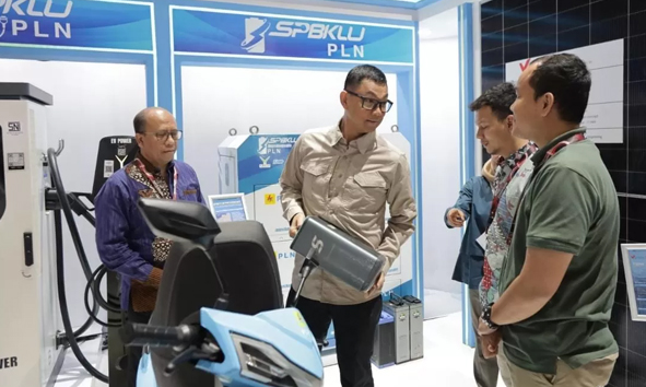 PLN Hadirkan Promo EV Deals di IIMS 2025: Beli Kendaraan Listrik, Dapatkan E-Voucher Hingga Rp 2 Juta