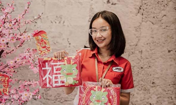 Sambut Imlek 2024, JNE Dukung Produk Lokal