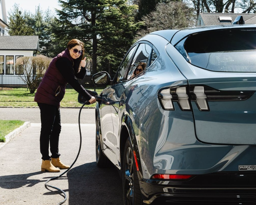 Kapan Waktu yang Tepat untuk Mengisi Daya Kendaraan Listrik?