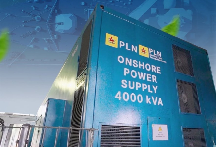 Penggunaan Listrik Darat Kurangi Emisi Kapal di Pelabuhan Militer