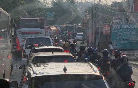 Pagi Ini, Bus Transjakarta Koridor 13 Tersendat di Petukangan–JORR
