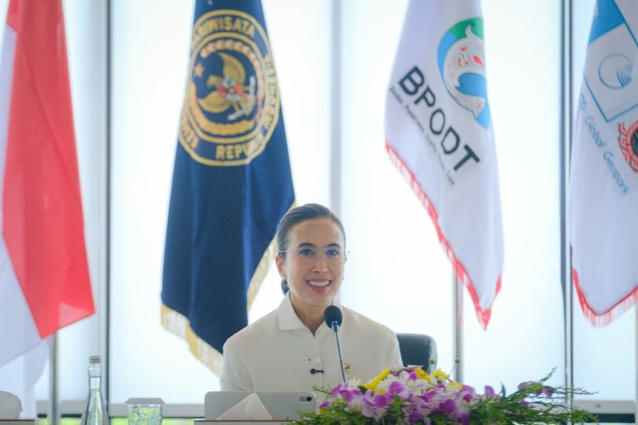 Menpar Widiyanti Tekankan Sinkronisasi Master Plan Percepat Pembangunan Danau Toba