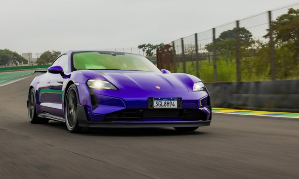 Taycan Turbo GT Pecahkan Rekor Lap Baru untuk Mobil Listrik di Interlagos